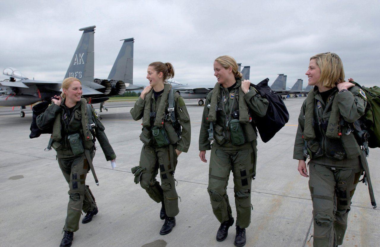 F-15_Eagle_female_pilots,_3rd_Wing.jpg